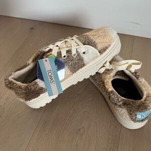 Toms Lace up lug brown multi faux shearling plaid shoes— US womens size 9.5.
